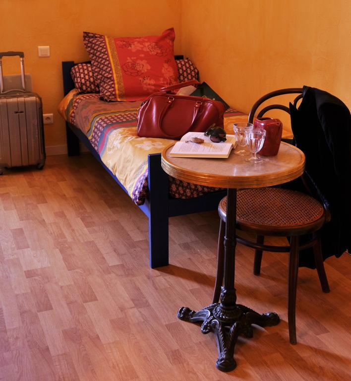 La Ferme Aux Abeilles Hotell Ambierle Rom bilde