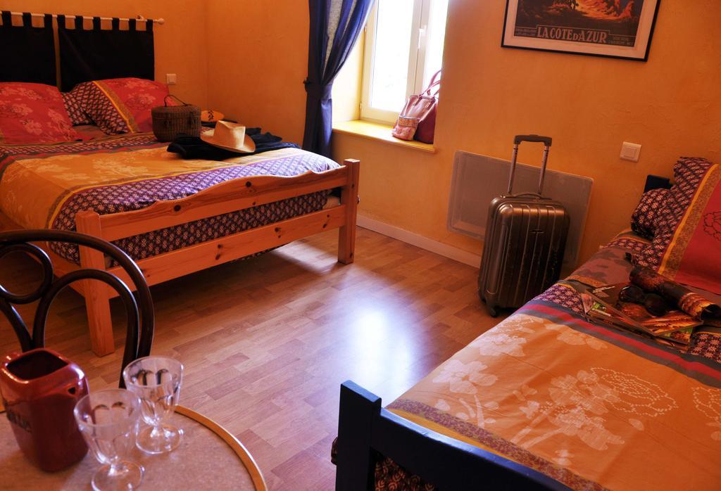 La Ferme Aux Abeilles Hotell Ambierle Rom bilde