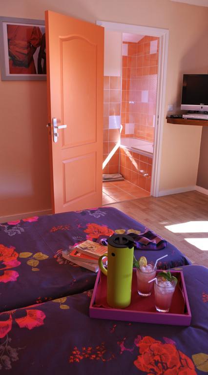 La Ferme Aux Abeilles Hotell Ambierle Rom bilde