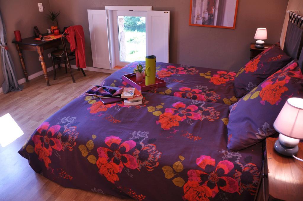 La Ferme Aux Abeilles Hotell Ambierle Rom bilde